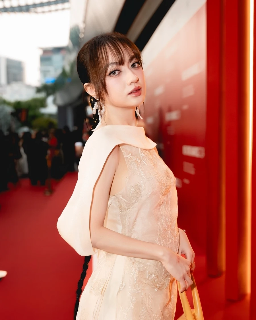 Loạt ảnh chứng minh Xuân Nghi bây giờ vẫn đầy thu hút