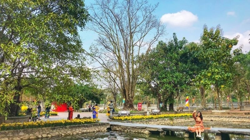 Thiên nhiên Chùa Chuông hòa quyện với chốn linh thiêng