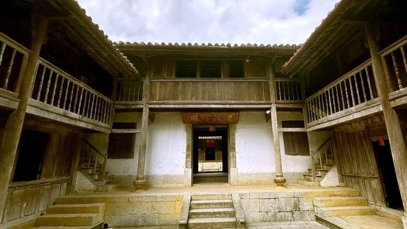 Dinh thự họ Vương Hà Giang viên ngọc trên cao nguyên