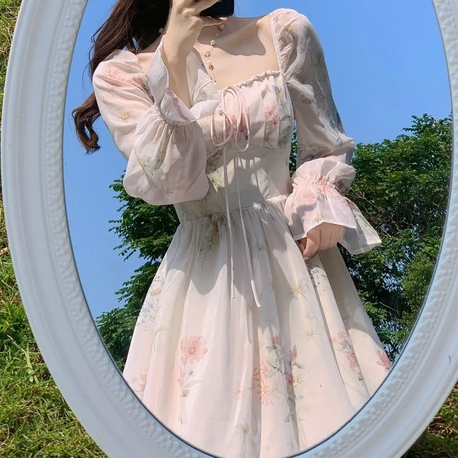 Hình nền gái xinh che mặt là lựa chọn yêu thích của giới trẻ