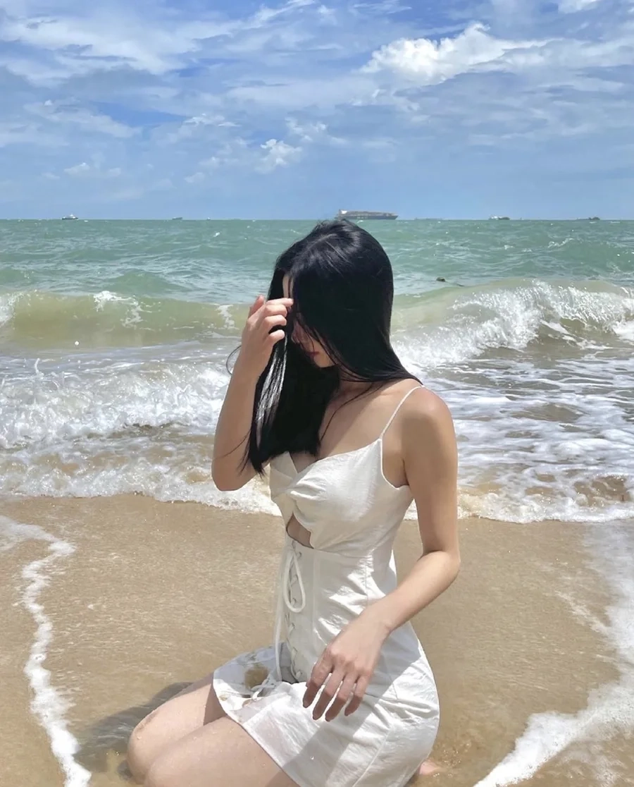 Gái xinh đẹp che mặt luôn tạo nên điểm nhấn trên mọi khung hình