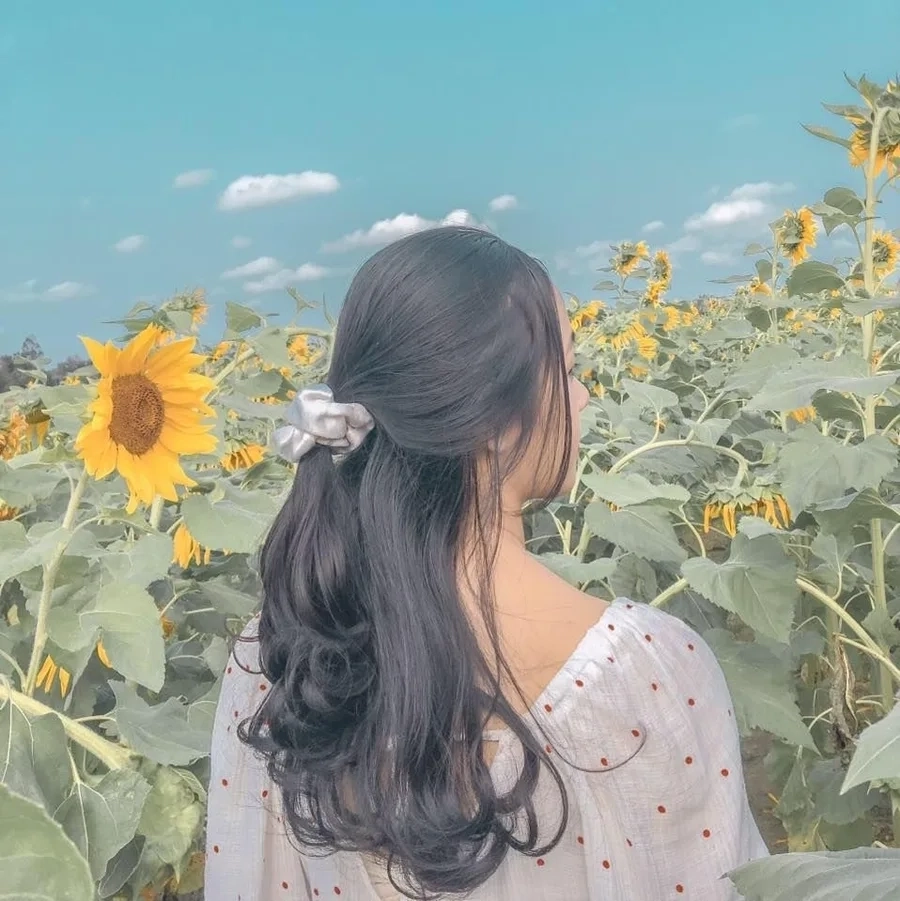 Ảnh cô gái đẹp che mặt làm nổi bật khí chất riêng từng người