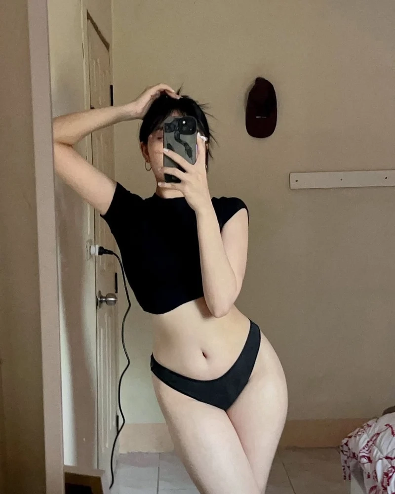 Gai xinh bikini dep được chia sẻ nhiều nhờ thần thái cuốn hút