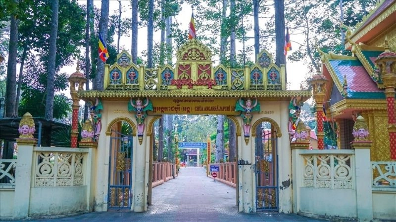 Bình yên Chùa Âng Trà Vinh mang lại sự an lạc tâm hồn