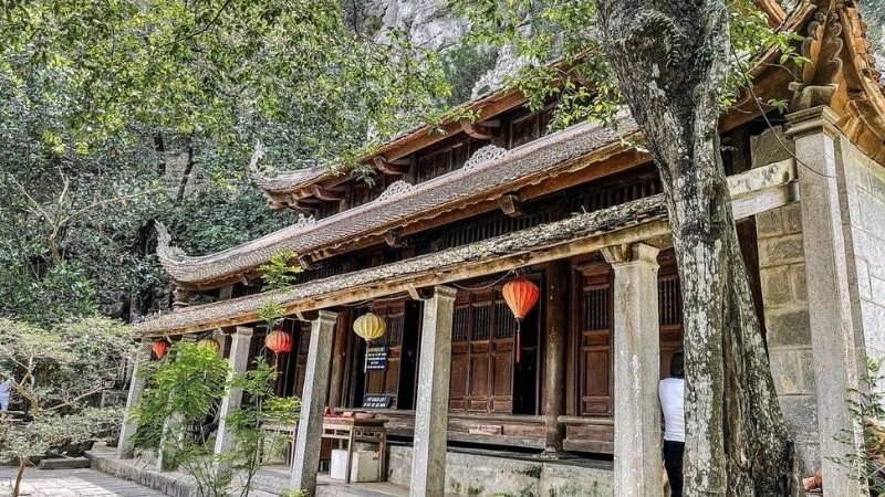 Chùa Bích Động ở đâu thuận tiện cho khách hành hương tham quan