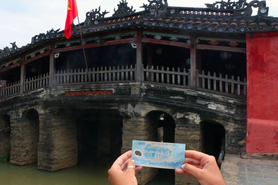 Cảnh quan Chùa Cầu thơ mộng giữa lòng phố cổ