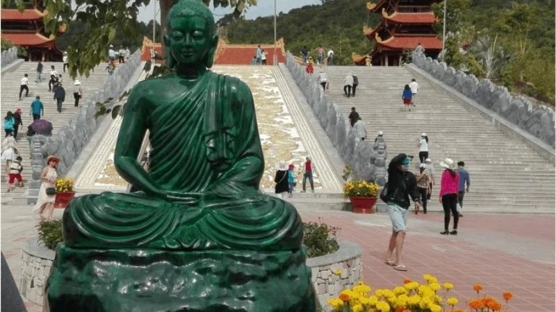 Chùa Hộ Quốc ở đâu điểm đến linh thiêng giữa đảo ngọc