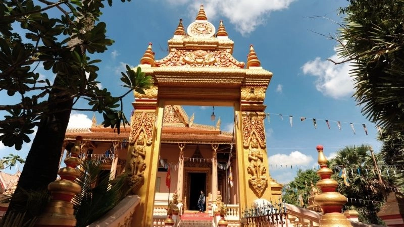 Kiến trúc Chùa Khléang Sóc Trăng tinh xảo rực rỡ sắc màu
