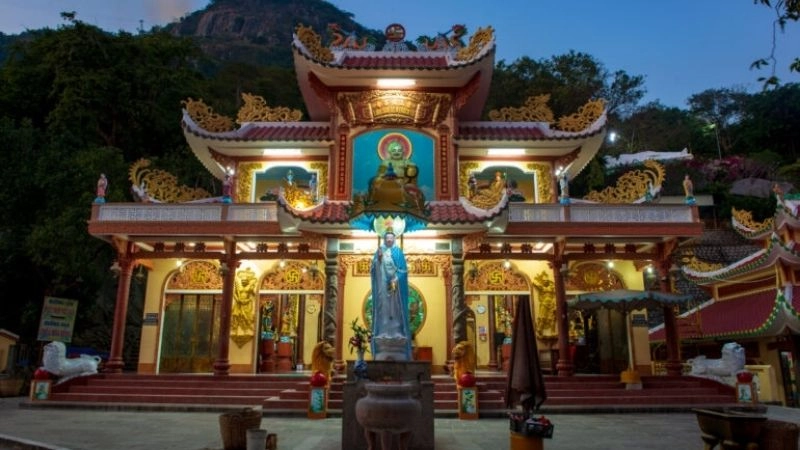 Hình ảnh Chùa Linh Sơn Tiên Thạch đẹp 