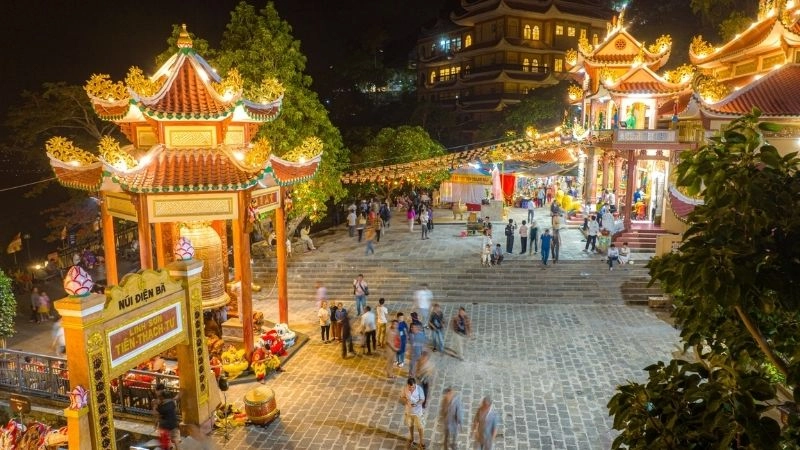 Chùa Linh Sơn Tiên Thạch mở cửa giờ nào cho khách hành hương