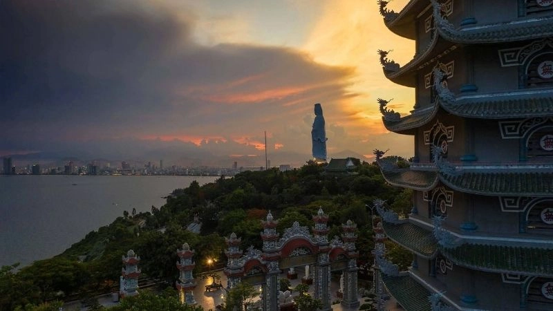 Chùa Linh Ứng Đà Nẵng linh thiêng nổi tiếng thu hút khách