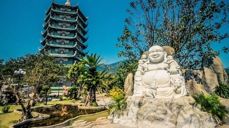 Chùa Linh Ứng Bãi Bụt Sơn Trà đẹp hùng vĩ giữa núi