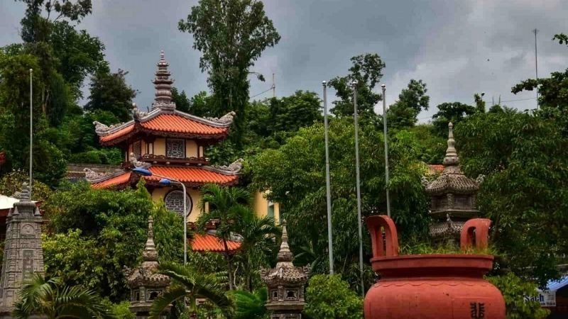 Chùa Long Sơn giá vé miễn phí mở rộng vòng tay đón khách