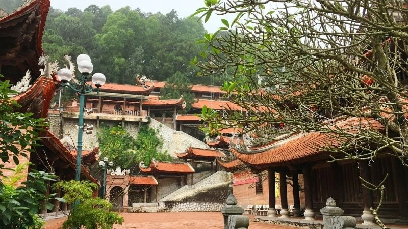 Chùa Non Nước Hà Nội linh thiêng thu hút du khách