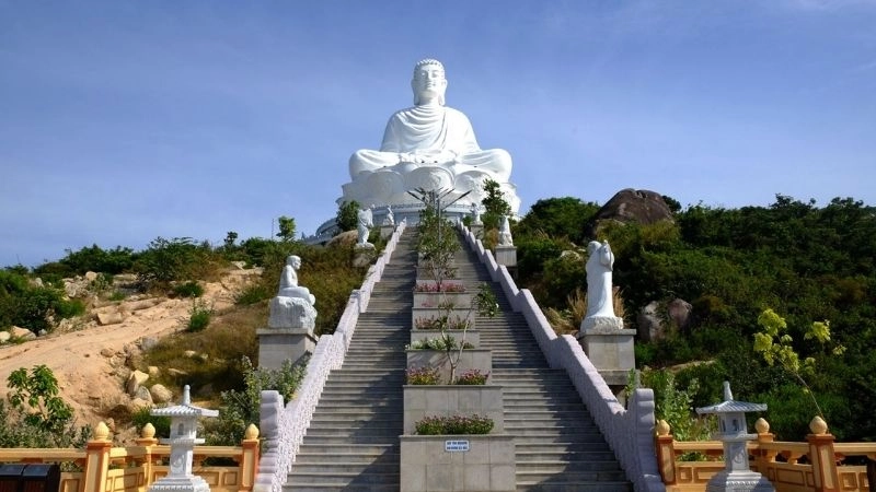 Chùa Ông Núi Bình Định linh thiêng giữa non cao