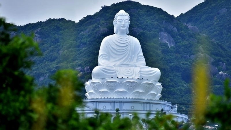 Tượng Phật chùa Ông Núi khổng lồ uy nghi tráng lệ