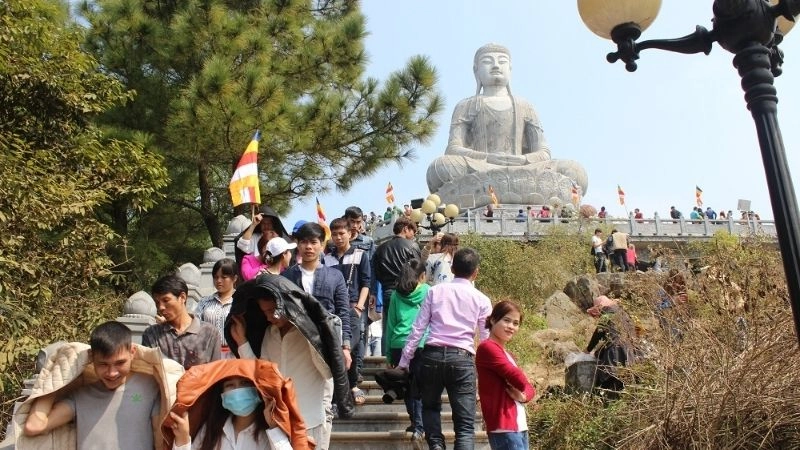 Lễ hội Chùa Phật Tích rộn ràng sắc màu tín ngưỡng dân gian