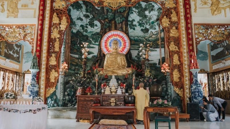 Chùa Phước Huệ sư thầy tận tâm hướng dẫn phật tử