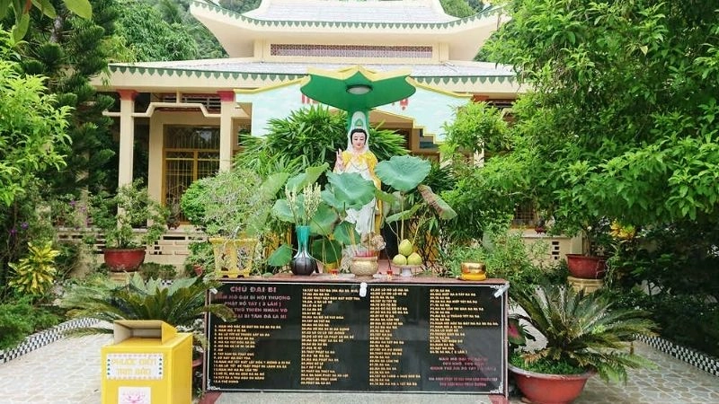 Đường đi chùa Sư Muôn dễ dàng cho khách hành hương