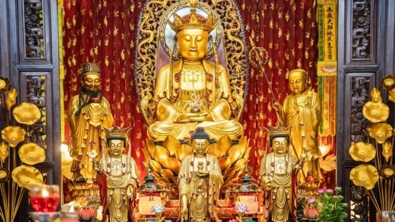 Chùa Vạn Phật hình ảnh không gian thanh tịnh trầm mặc