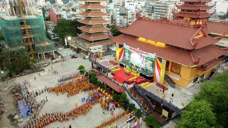 Hình ảnh chùa Việt Nam Quốc Tự đầy uy nghiêm