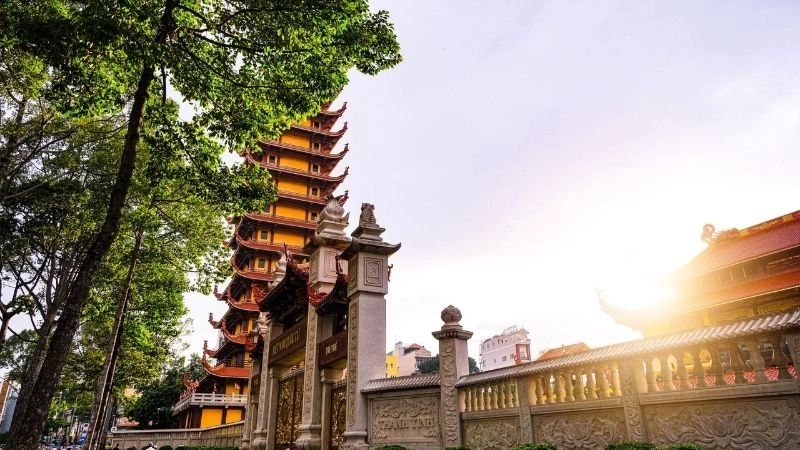 Giờ mở cửa Chùa Việt Nam Quốc Tự thuận tiện cho du khách