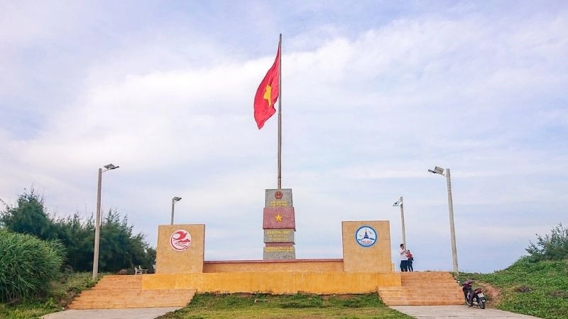 Vẻ đẹp hùng vĩ của cột cờ Phú Quý