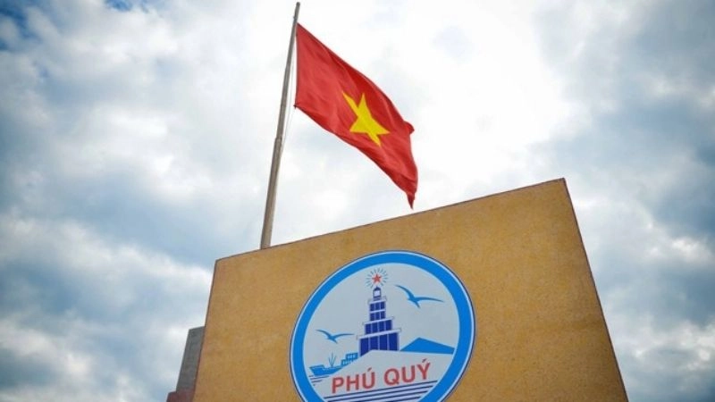 Địa điểm cột cờ Phú Quý thu hút khách du lịch