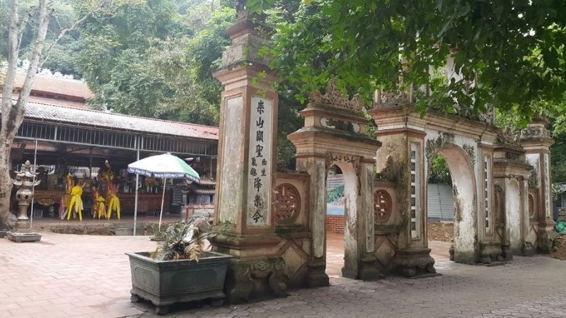 Đền Chợ Củi đường đi thuận tiện đón khách thập phương