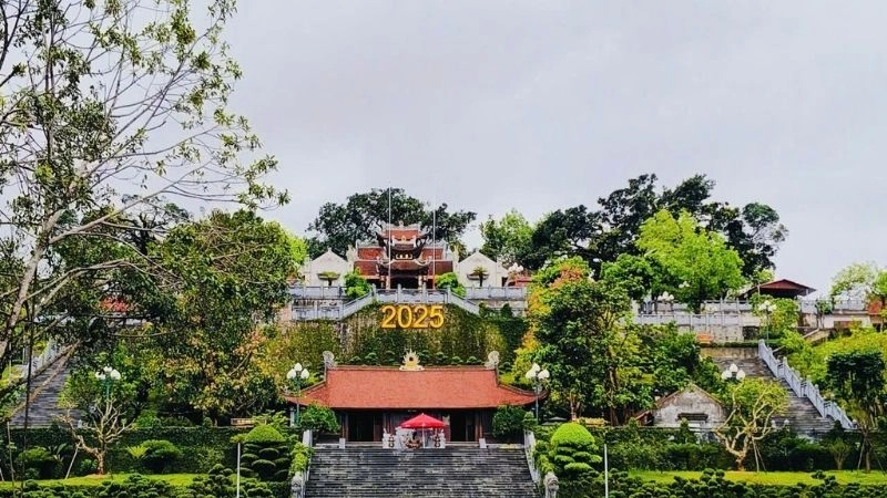 Đền Cửa Ông mở cửa giờ nào để khách thập phương hành hương