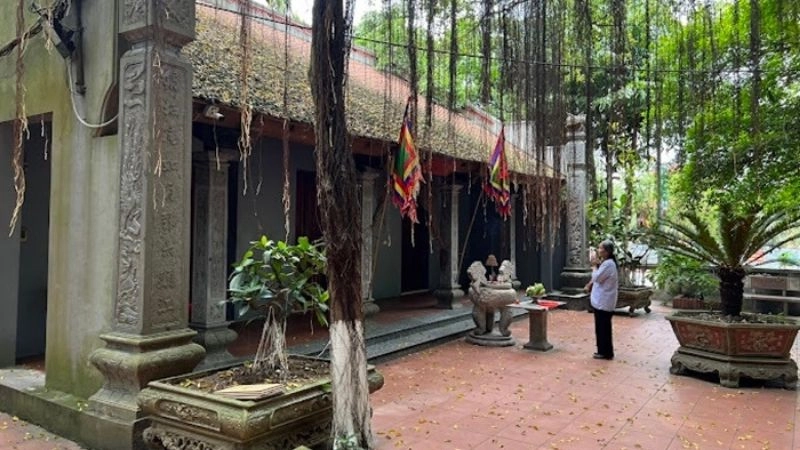 Hình ảnh đền Cùng Giếng Ngọc cổ kính 