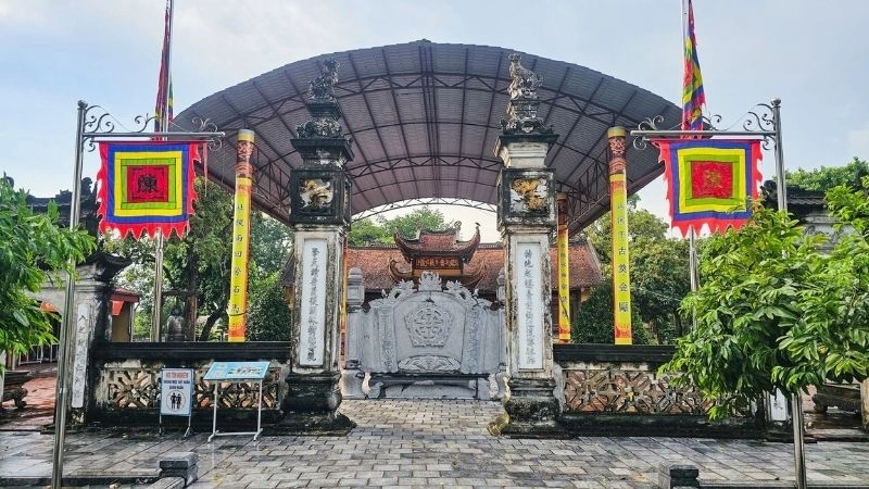 Cảnh quan Đền Trần Thương bình yên chan hòa thiên nhiên