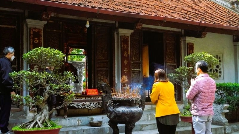 Đền Voi Phục mở cửa giờ nào để khách dễ viếng thăm