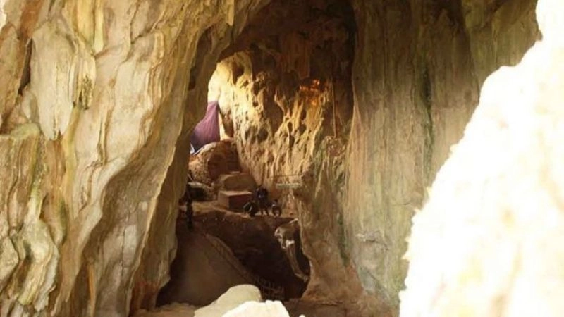 Đắm chìm vào không gian tiền sử hang Con Moong