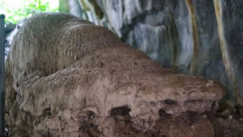 Lưu lại hình ảnh di tích khảo cổ hang Con Moong