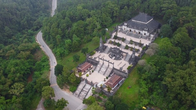 Chiêm ngưỡng vẻ đẹp đặc sắc của kiến trúc lăng Khải Định