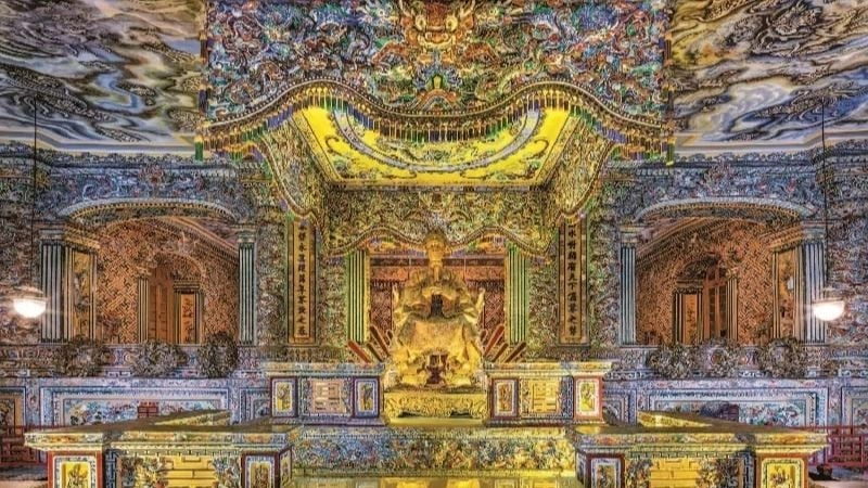 Khám phá vẻ lộng lẫy nội thất lăng Khải Định