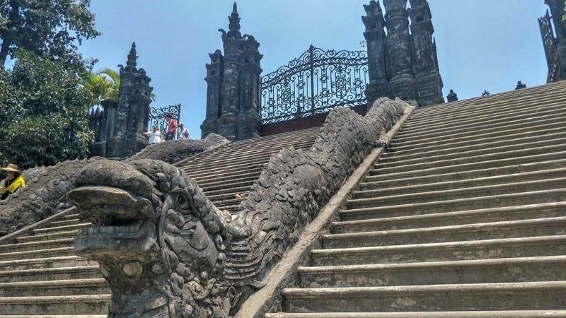 Chụp ảnh Huế đẹp tại khu lăng tẩm độc đáo