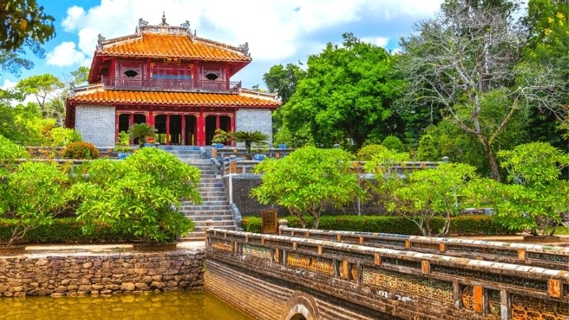 Chiêm ngưỡng vẻ đẹp hài hòa của kiến trúc lăng Minh Mạng