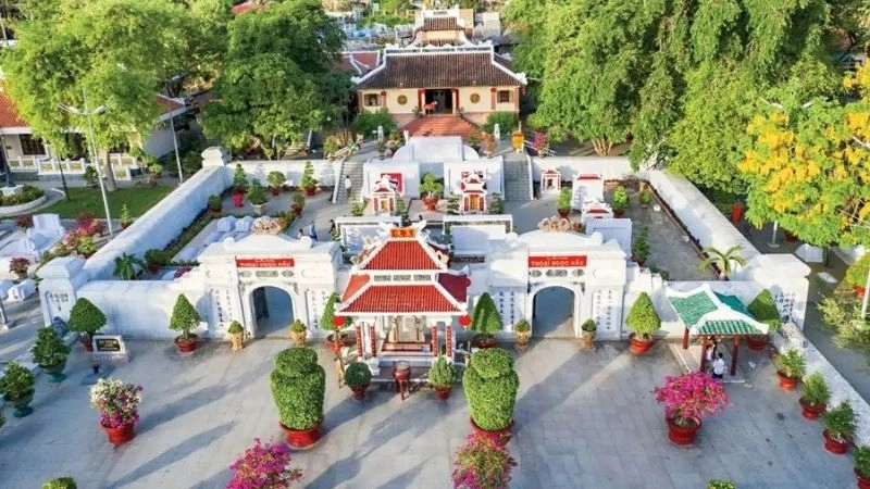 Hình ảnh Lăng Thoại Ngọc Hầu sống động