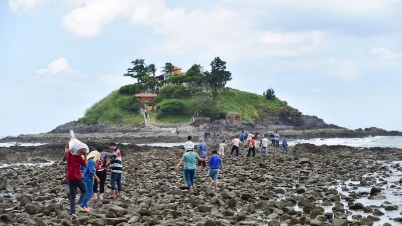 Hình ảnh miếu Hòn Bà đẹp đến nao lòng