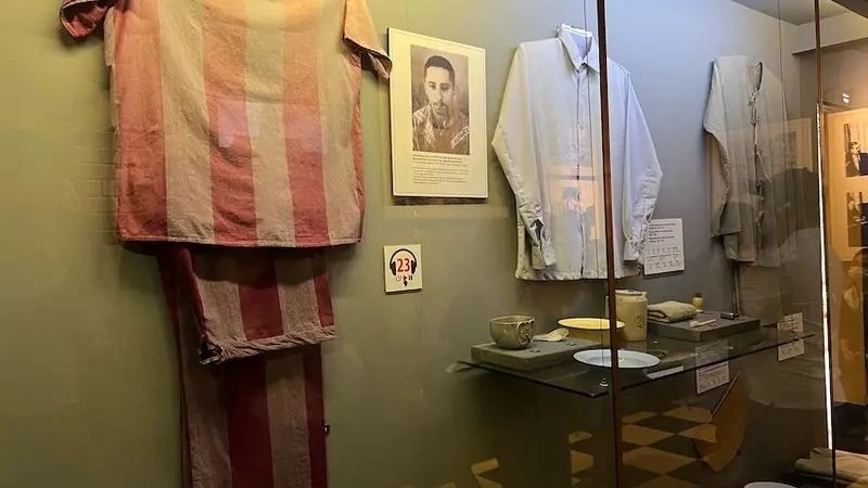 Tìm hiểu lịch sử nhà tù Hỏa Lò đầy bi hùng