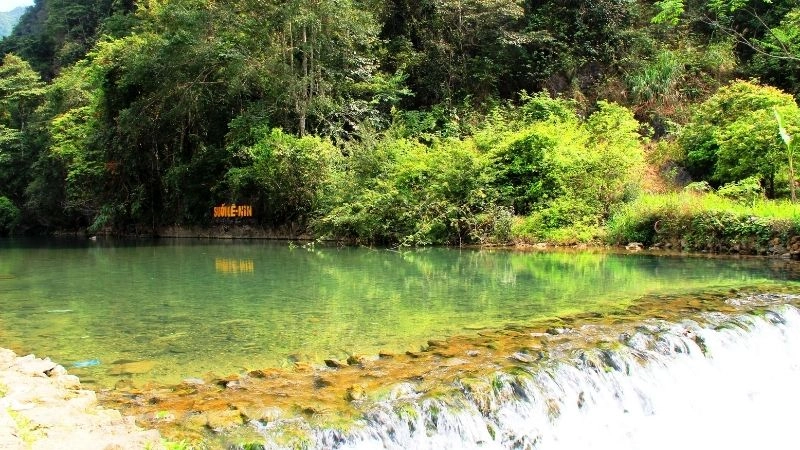 Hình ảnh suối Lê Nin đẹp mê hoặc lòng người