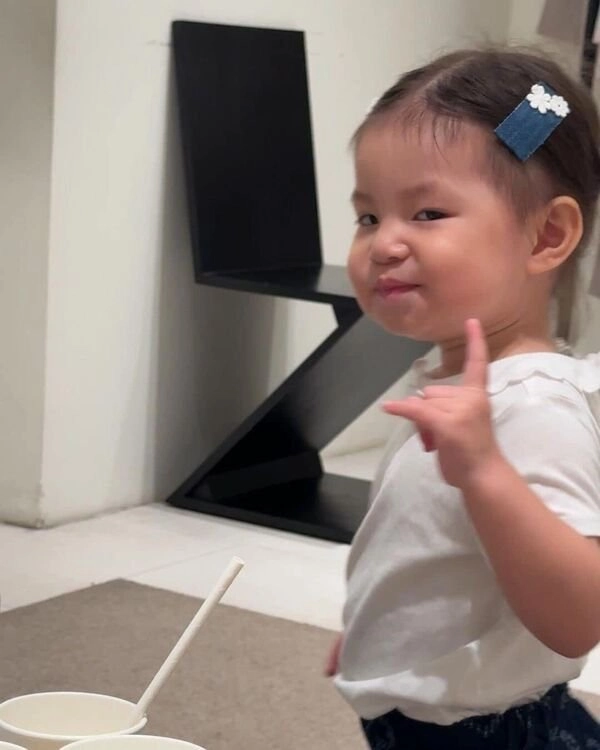 Meme bé Pam đáng yêu làm say lòng cộng đồng mạng