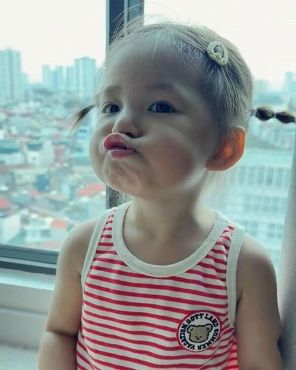 Ảnh meme bé Pam ghi lại biểu cảm hài hước