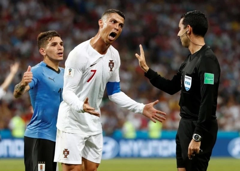 Ảnh Ronaldo meme ghi lại khoảnh khắc vui nhộn thú vị