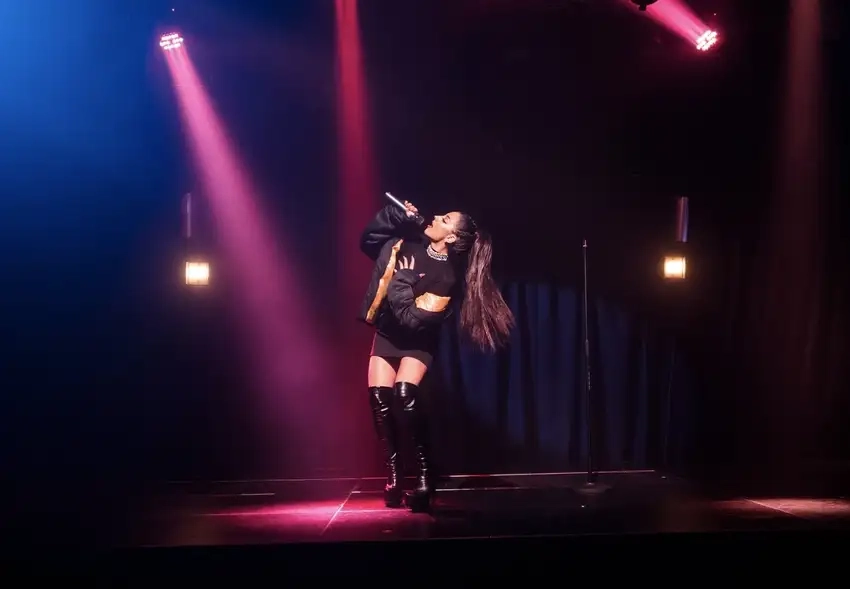 Age Ariana Grande tuổi thật khiến fan bất ngờ