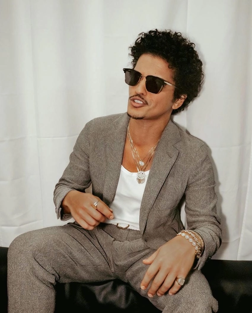 Bruno Mars You Can Count On Me là bản nhạc gắn kết yêu thương