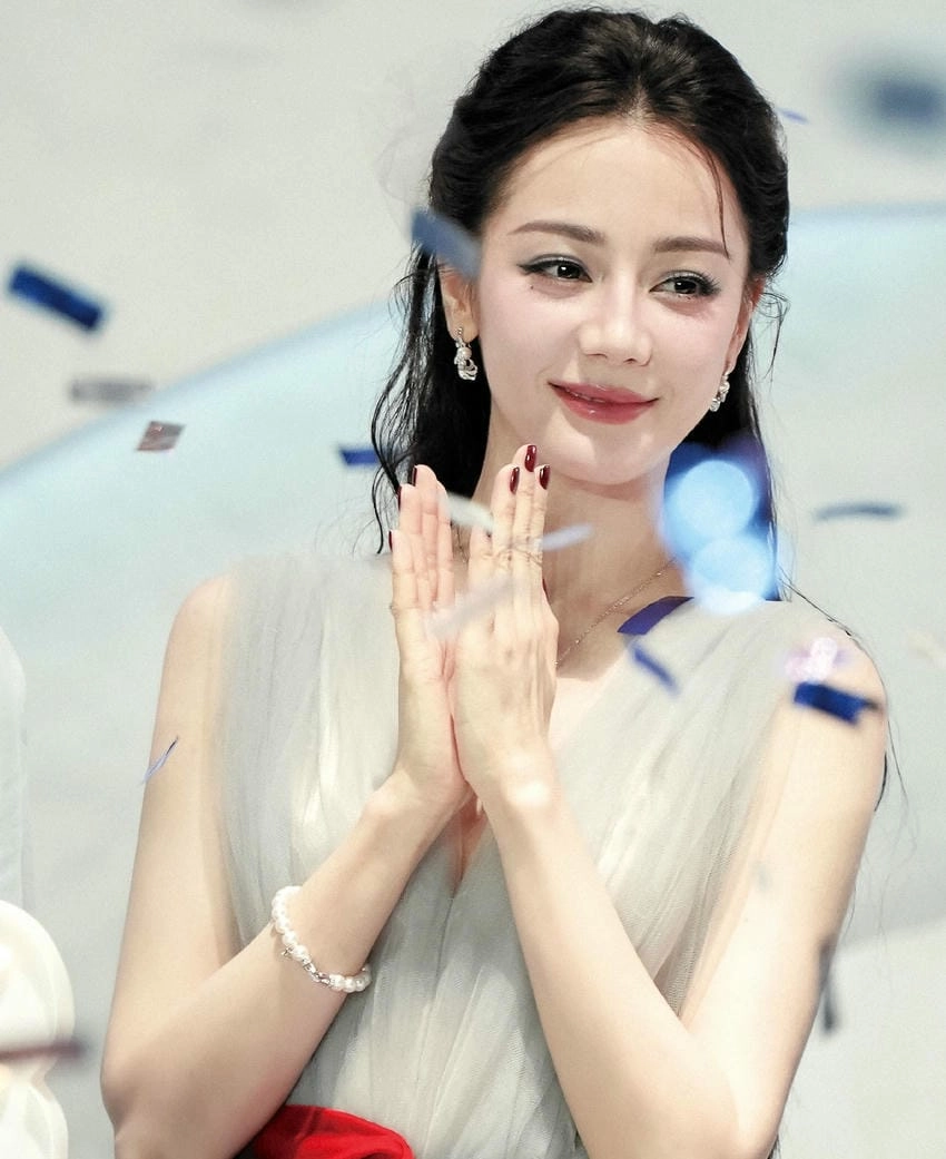 Địch Lệ Nhiệt Ba phim khẳng định tài năng diễn xuất nổi bật