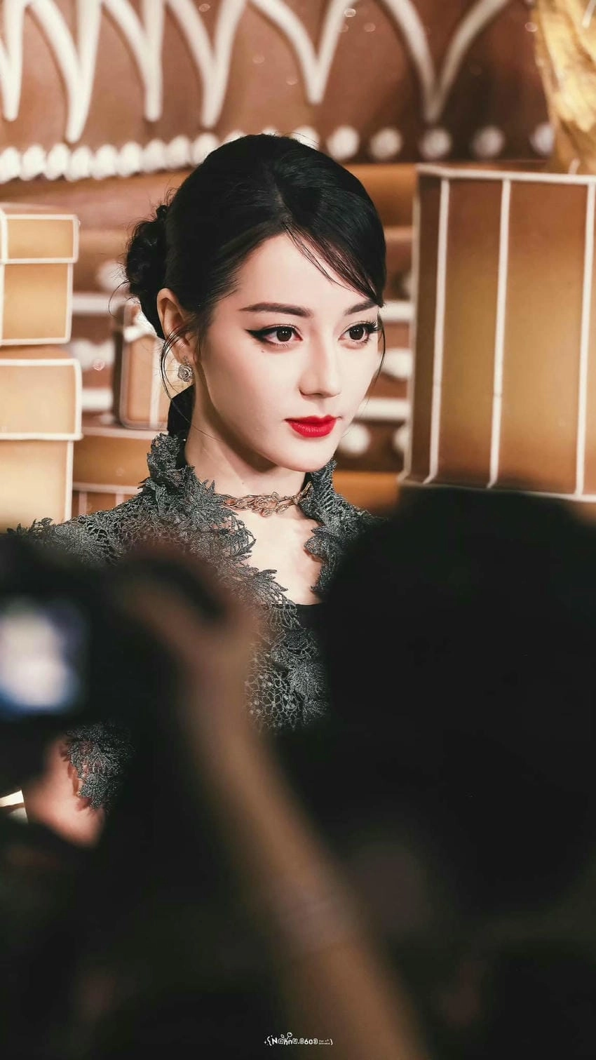 Địch Lệ Nhiệt Ba quê ở đâu luôn là điều fan tò mò